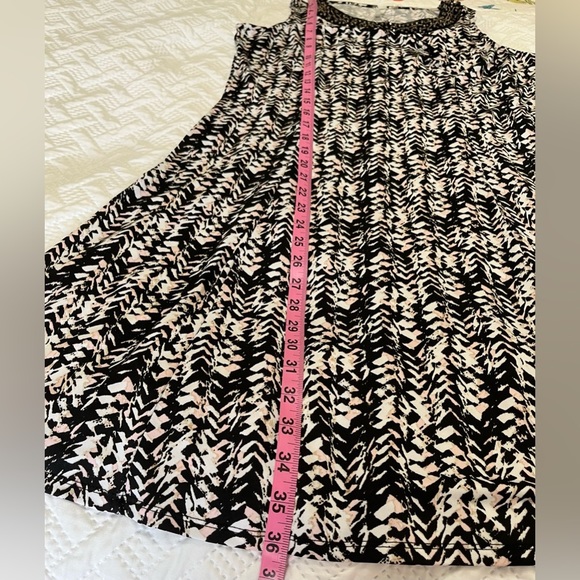 NY Collections Embellished Neckline Dress - Picture 9 of 10